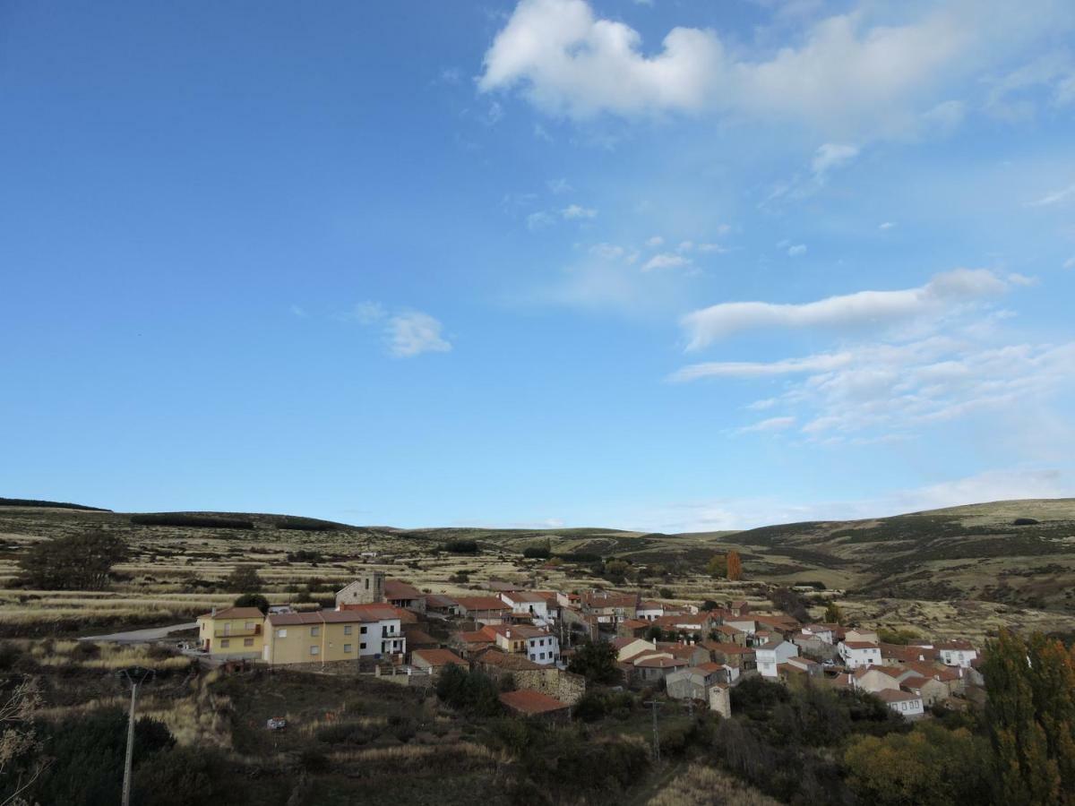 Gasthaus Casa Sierra De Gredos Navasequilla Exterior foto