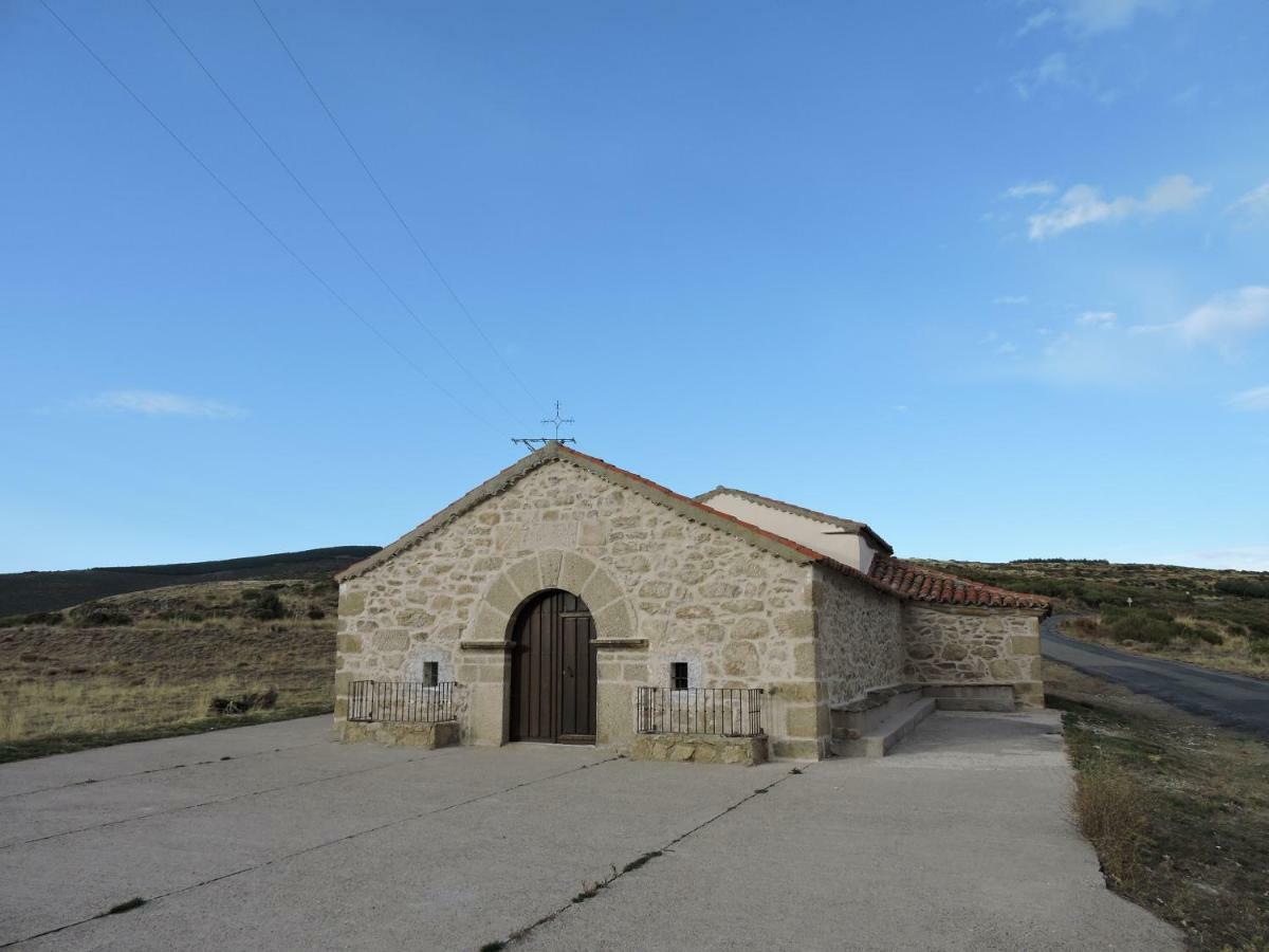 Gasthaus Casa Sierra De Gredos Navasequilla Exterior foto