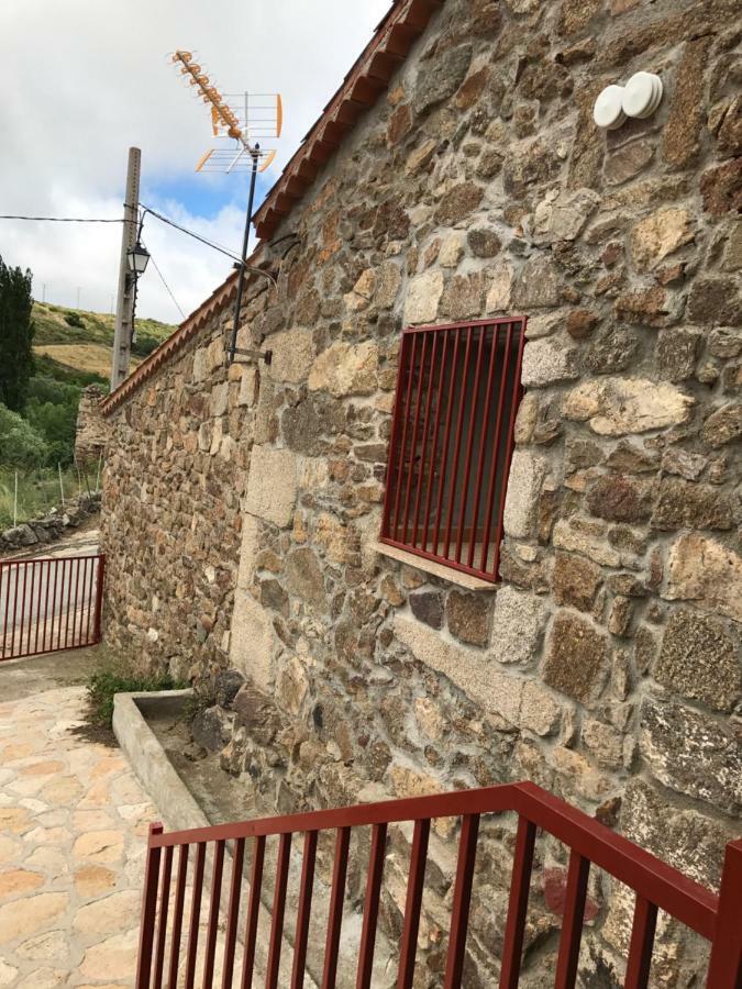 Gasthaus Casa Sierra De Gredos Navasequilla Exterior foto